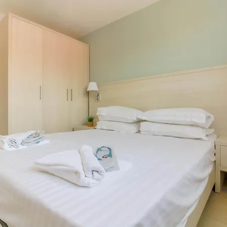 Select'so - Le Poseidon - Piscine & Garage - Prestations De Qualite & Services Hoteliers - Pos22 Bormes-les-Mimosas