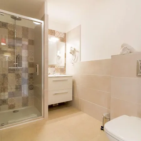 Select'so - Le Poseidon - Piscine & Garage - Prestations De Qualite & Services Hoteliers - Pos22 *